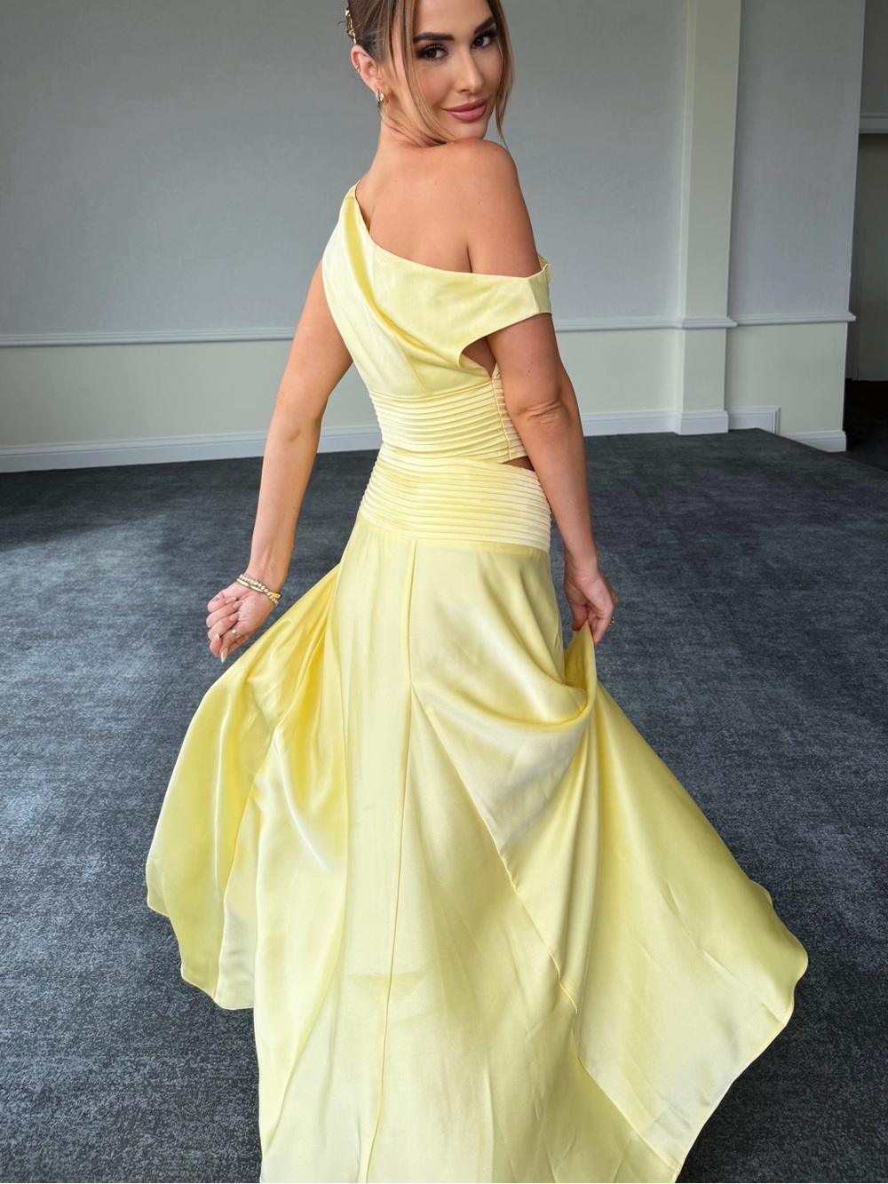 One-Shoulder Yellow Two Piece set - Picture 6 of 7